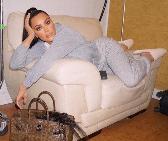 Ким Кардашьян выпустила маски: их раскупили за 30 минут