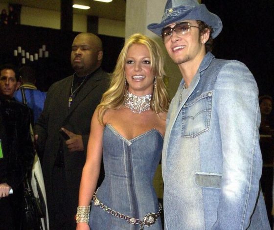 Вспомнить все: культовые наряды звёзд 2000-х