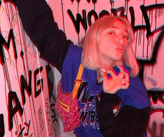 Видео дня: Настя Ивлеева показала гардероб