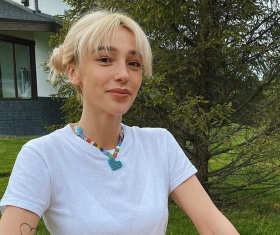 «Становится все хуже и хуже»: Настю Ивлееву захейтили подписчики. Разбираемся, что произошло