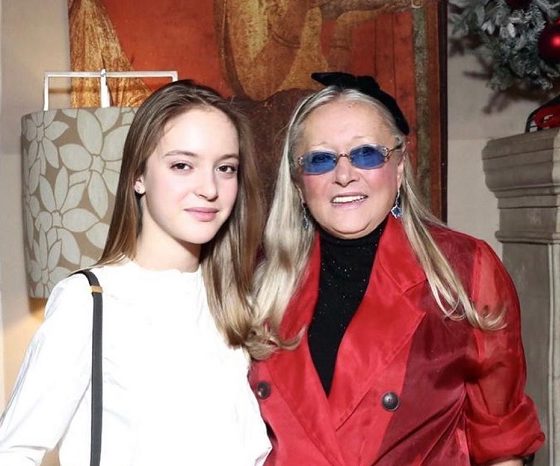 Внучка Никиты Михалкова и дочь Артема Михалкова окончила школу: показываем, как выглядит Наталья