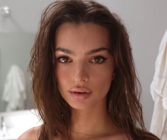 Эмили Ратаковски показала, как выглядела ее мама в молодости