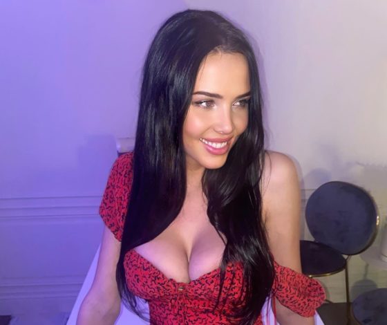 Фото дня: Анастасия Решетова показала фигуру в купальнике