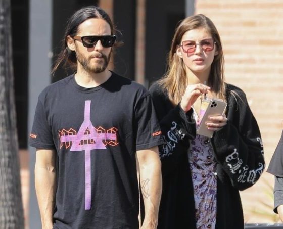 «Они встречаются уже несколько лет»: инсайдер об отношениях Джареда Лето и российской модели Валерии Кауфман