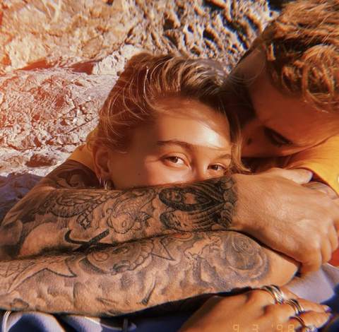 Советы от визажиста Хейли Бибер: как накрасить глаза, если носишь маску