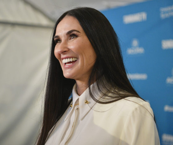 Избавиться от стыда: Деми Мур в эротическом подкасте