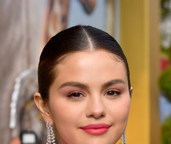 «Иногда я не могу встать с постели»: Селена Гомес рассказала о борьбе с психическим заболеванием