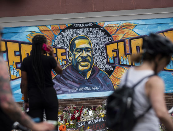 Пособничество и подстрекательство: всем полицейским, участвовавшим в задержании Джорджа Флойда, предъявили обвинения