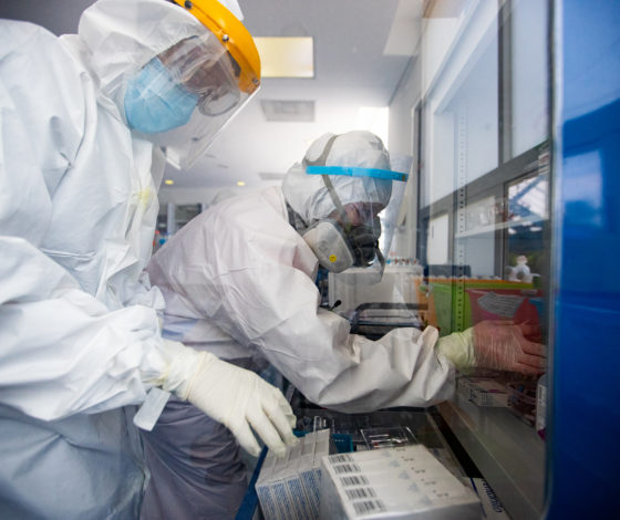 25 июня и коронавирус: почти 9,5 миллионов заболевших, в России больше 600 тысяч зараженных, во Франции открывают Эйфелеву башню, а в Нидерландах - бордели