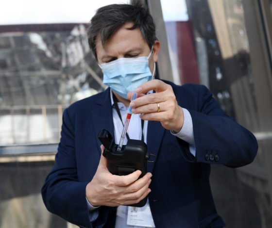 27 июля и коронавирус: около 16,5 миллионов инфицированных в мире, меньше 6 тысяч зараженных в России за сутки, специалисты назвали главные отличия COVID-19 от гриппа