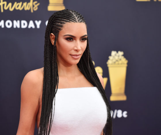 Смелый вырез: Ким Кардашьян в комбинезоне грузинского бренда