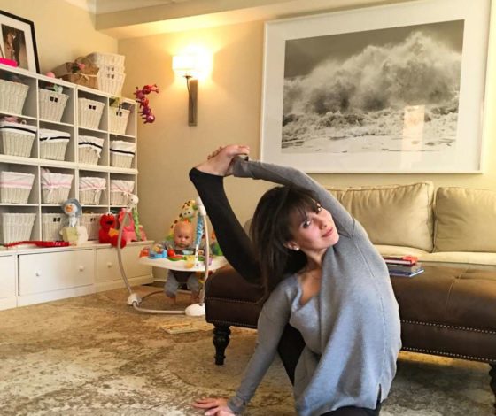 Фитнес в бикини: Хилария Болдуин показала, как поддерживает себя в форме во время беременности