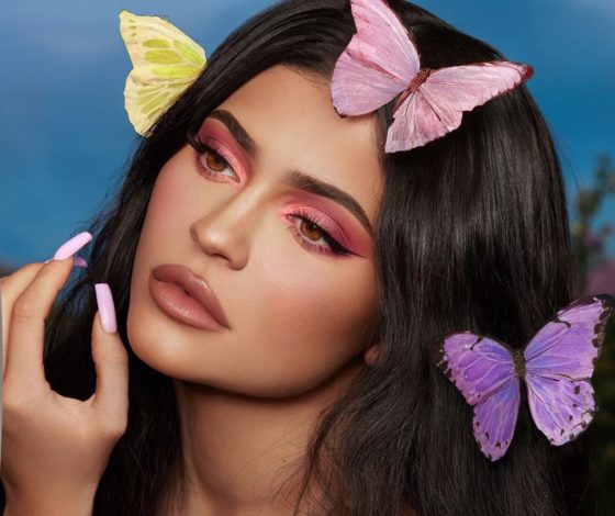 Для идеальных селфи в Instagram: любимые маски Насти Ивлеевой, Кайли Дженнер и других звезд