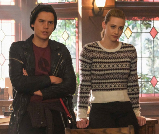 «Подобная ложь может разрушить жизнь и карьеру»: звезд сериала «Ривердейл» обвинили в сексуальных домогательствах. Коул Спроус и Лили Рейнхарт ответили