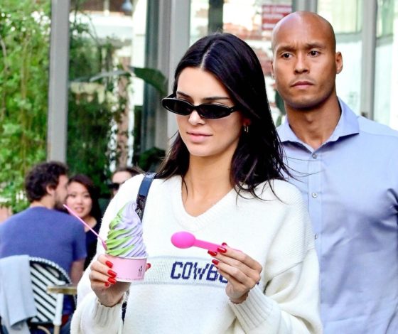 Во Всемирный день мороженого: топ самых аппетитных фото звезд