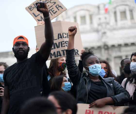 Цена свободы: убившего Джорджа Флойда полицейского отпускают под залог
