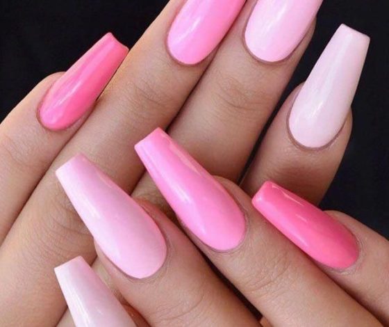 Коралловый и лиловый в тренде: собрали топ идей для маникюра по советам мастера Дженнифер Лопес