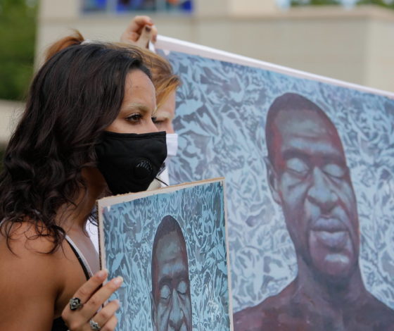 В последний путь: в США прошла церемония прощания с Джорджом Флойдом