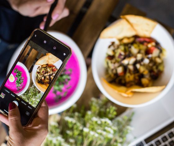 Гастрономическая улица strEAT снова работает: здесь проходит фестиваль с подарками