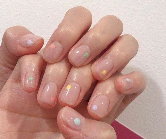 Все просто: 5 идей минималистичного маникюра