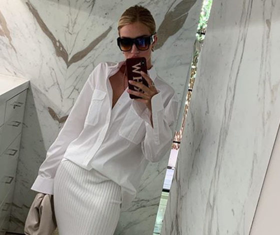 Роузи Хантингтон-Уайтли носит браслет на ноге: где купить такой