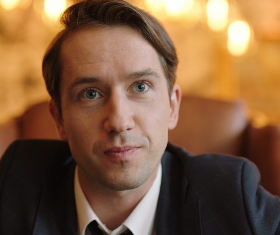 «Уже не ждите комедию»: актер «Елок-10» рассказал о съемках