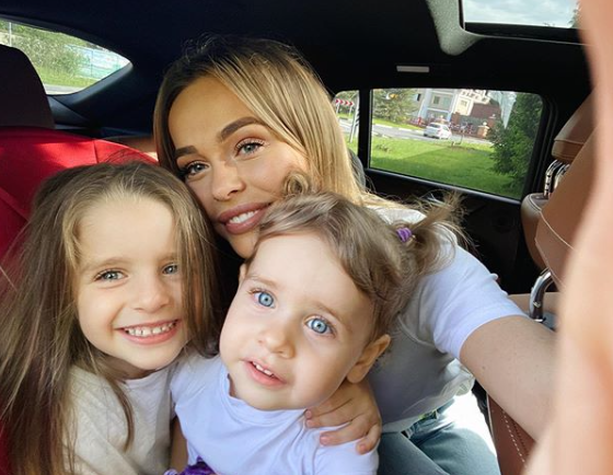 «Мы решили добавить четыре буквы»: Анна Хилькевич решила сменить имя младшей дочери