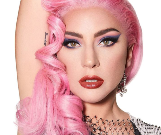 Новый выход Леди Гаги в топе и лосинах: певицу раскритиковали за лишний вес