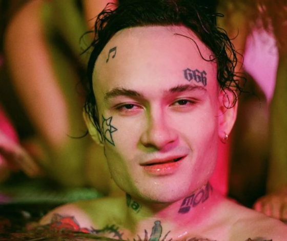 «Разлагает мозг»: московские школьники поддержали иск против Моргенштерна и сожгли портрет артиста