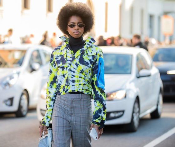 На примере Insta-блогеров: как носить тай-дай