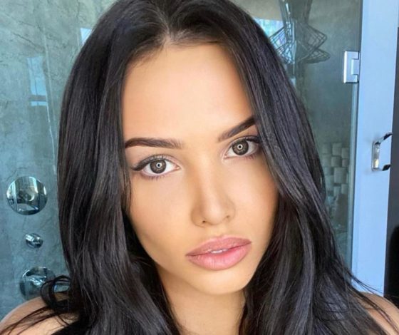 Анастасия Решетова похвасталась фигурой и рассказала о борьбе с растяжками