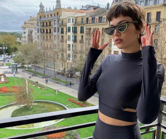 Модель и звезда сериала «Бумажный дом»: топ стильных выходов Урсулы Корберо