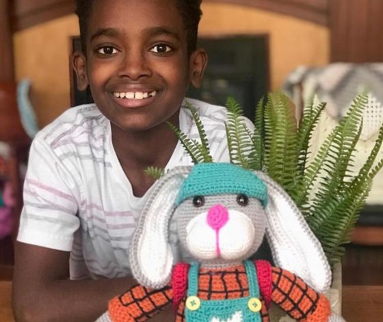 Ему всего 12 лет: рассказываем про мальчика, который прославился в Сети благодаря вязанию