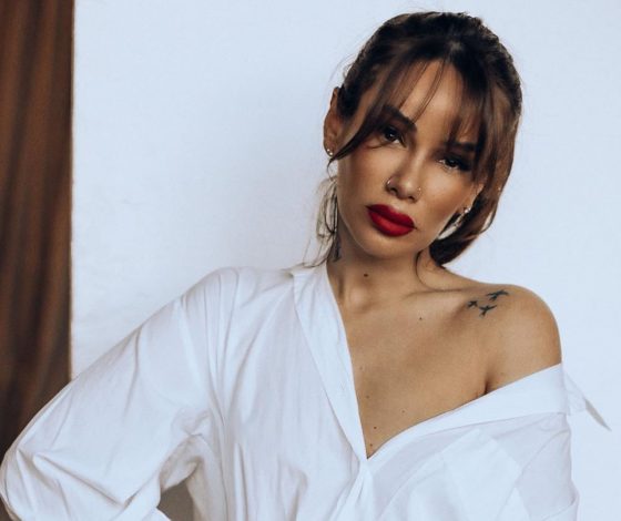 Сотрудничеству конец: Айзу заменили на другую ведущую из-за конфликта с Юлией Барановской