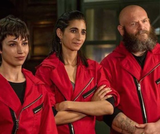 Для фанатов «Бумажного дома»: 10 красных комбинезонов для этого лета