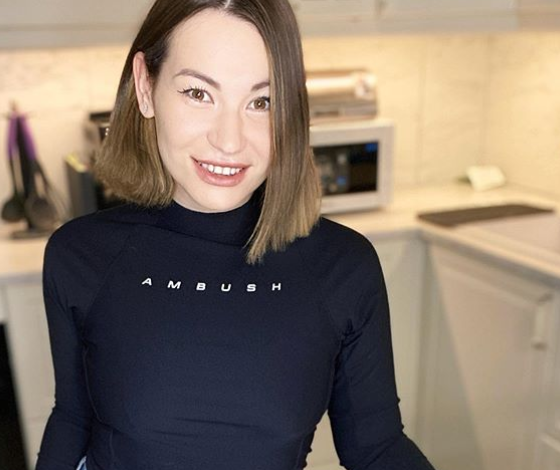 О знакомстве с мужем, первой любви и самооценке: Ида Галич дает советы подписчикам