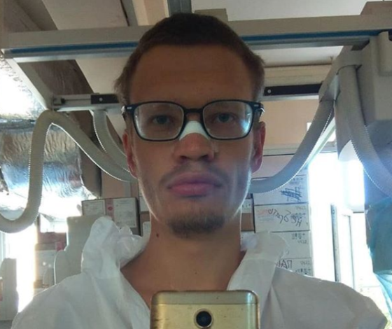 «Ни одному человеку не должно быть голодно, холодно и больно»: врач-анестезиолог из Санкт-Петерберга лечит бездомных пациентов прямо на улице