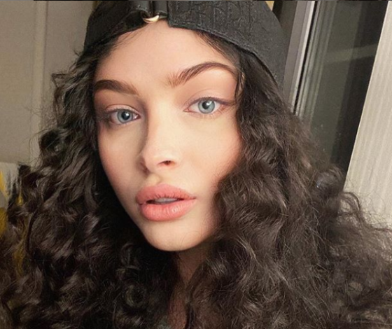 «Я вернулась»: Алена Шишкова снова блондинка