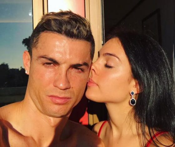 Что-то на богатом: что Джорджина Родригес подарила Криштиану Роналду на Рождество?