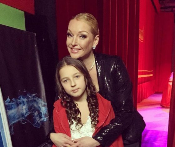 «За мной ходили по пятам»: дочка Анастасии Волочковой рассказала о преследовании хейтеров из-за звездной мамы