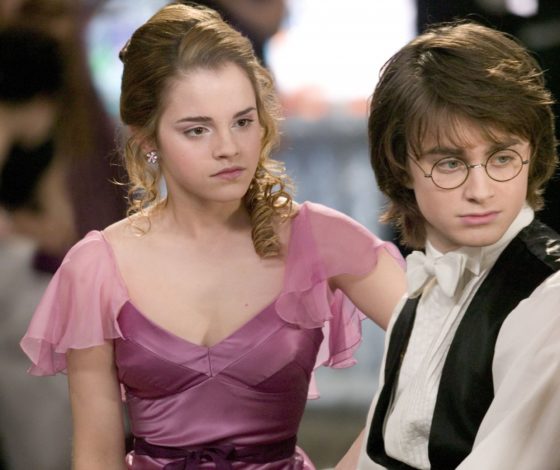 Обсуждают в Сети: Дэниел Рэдклифф и Эмма Уотсон прокомментировали свой экранный поцелуй в «Гарри Поттере»