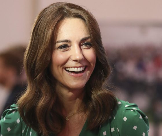 Топ выходов Кейт Миддлтон в платьях с принтами