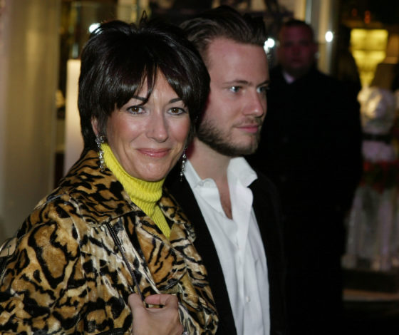 Дело сексуального преступника Джеффри Эпштейна: ФБР задержало предполагаемую сообщницу, светскую львицу Гислейн Максвелл