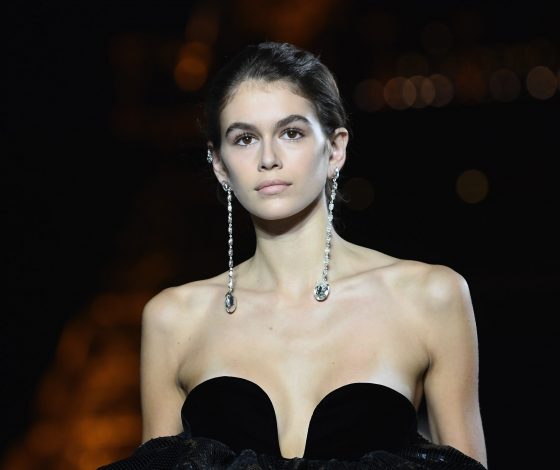 Держались за руки: звезда «Будки поцелуев» Джейкоб Элорди снова замечен с Кайей Гербер