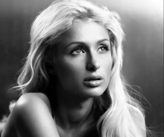 «Не хотела думать, что это моя реальность»: Пэрис Хилтон рассказала о насилии в детстве