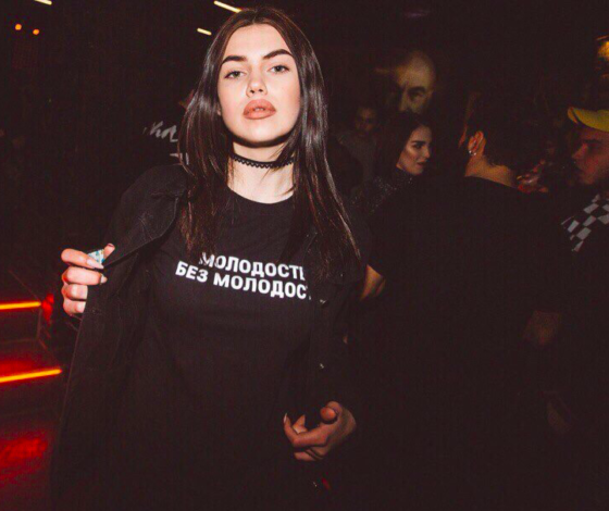 «Делаю что хочу»: 10 футболок с русскими надписями