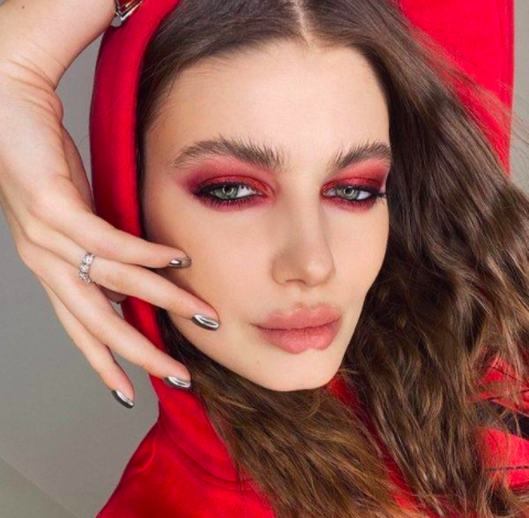 Трешачок от Марины: ногти с тараканами, нос в цветочек и лоб в сеточку