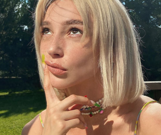 Настя Ивлеева показала, как выглядела в детстве: собрали другие архивные фото