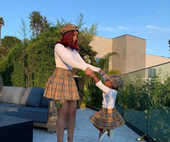 «Я молюсь, чтобы опухоль спала»: Карди Би переживает из-за самочувствия дочери