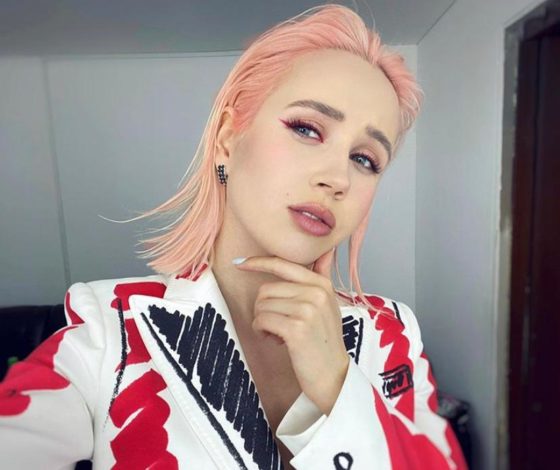 Вспомнить все: как менялся стиль Клавы Коки